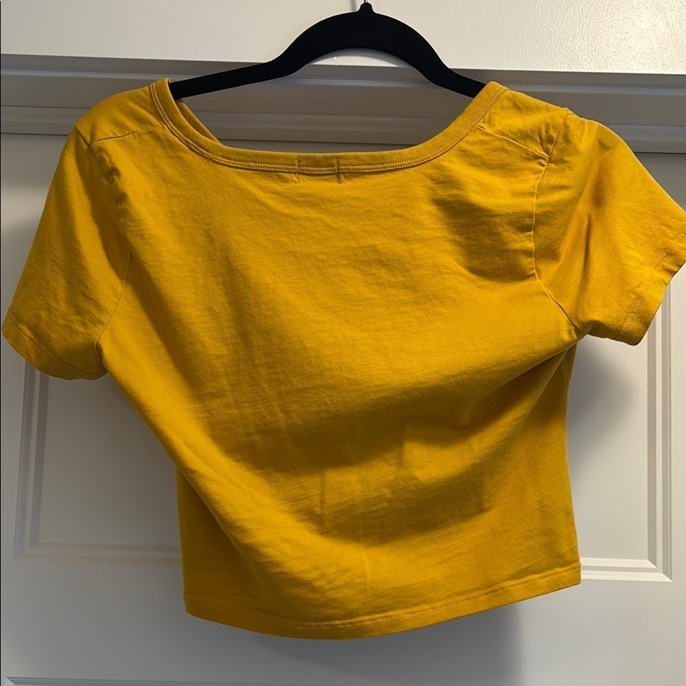 Aritzia Yellow Ruched Crop Top Short Sleeve V Neck Size S - Picture 6 of 8